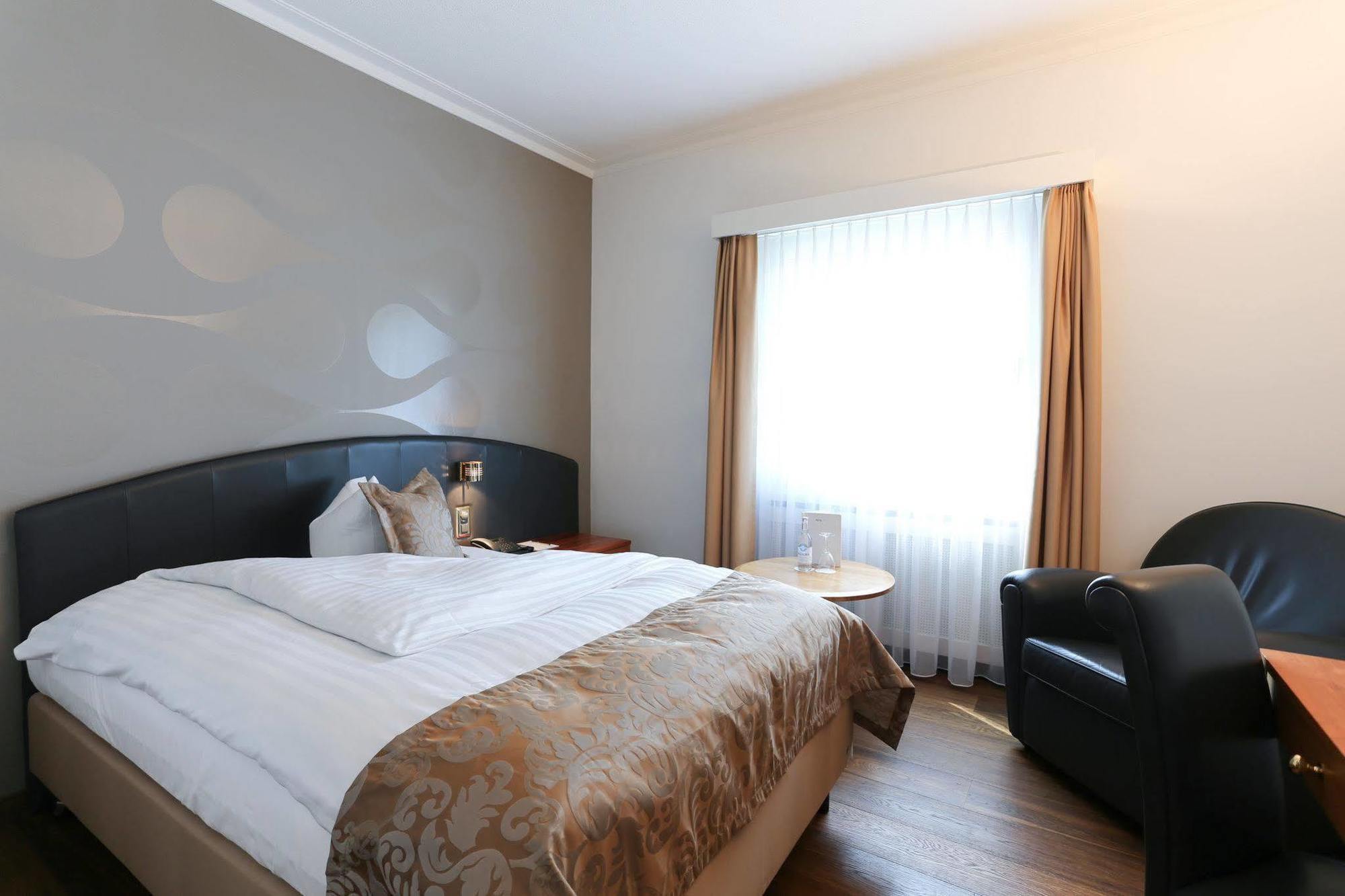 Hotel Uzwil Экстерьер фото