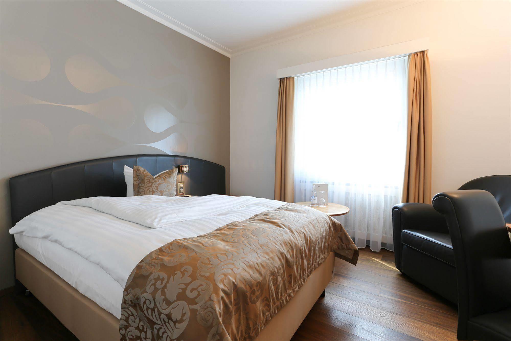Hotel Uzwil Экстерьер фото