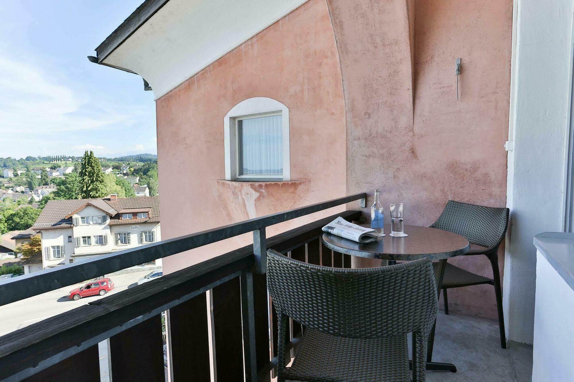 Hotel Uzwil Экстерьер фото